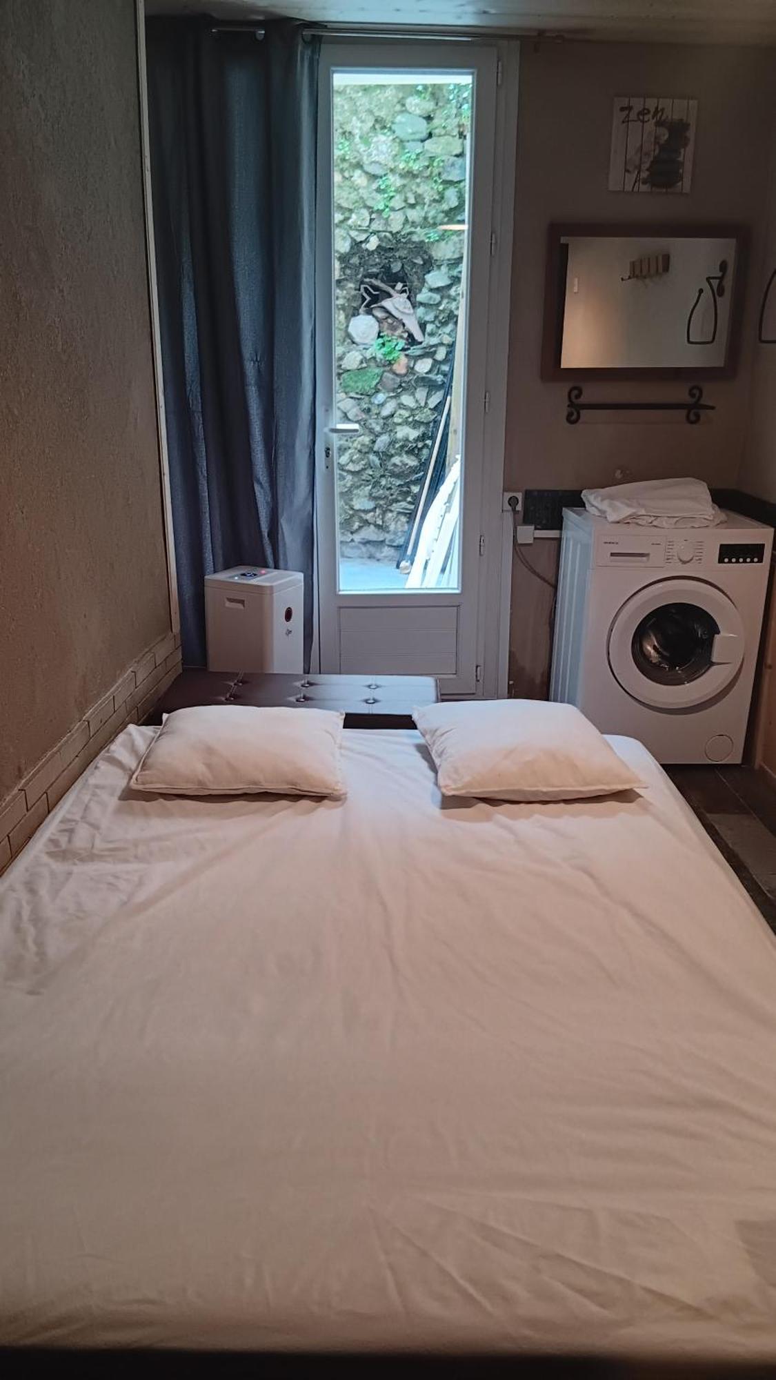 Appartement Pour 4 Personnes Dans Une Rue Tres Calme Saint-Laurent-le-Minier Экстерьер фото