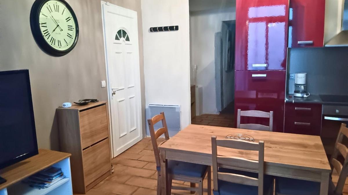 Appartement Pour 4 Personnes Dans Une Rue Tres Calme Saint-Laurent-le-Minier Экстерьер фото
